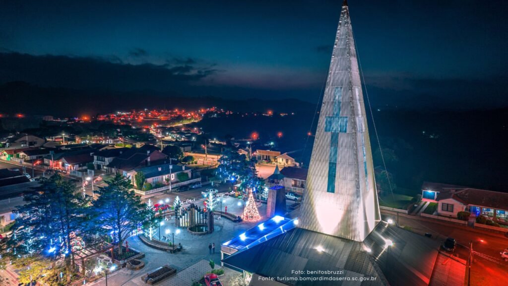 Paróquia Bom Jardim da Serra Vista Noturna