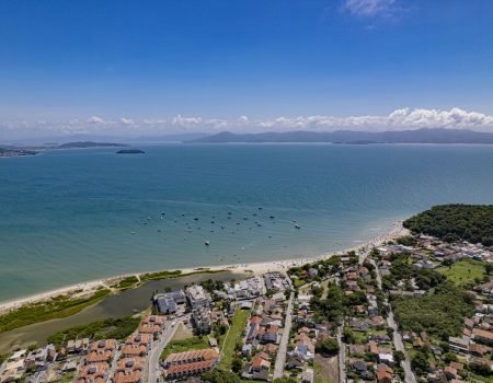 Vista Aérea Praia da Ponta das Canas, Cachoeira do Bom Jesus, Florianópolis - SC